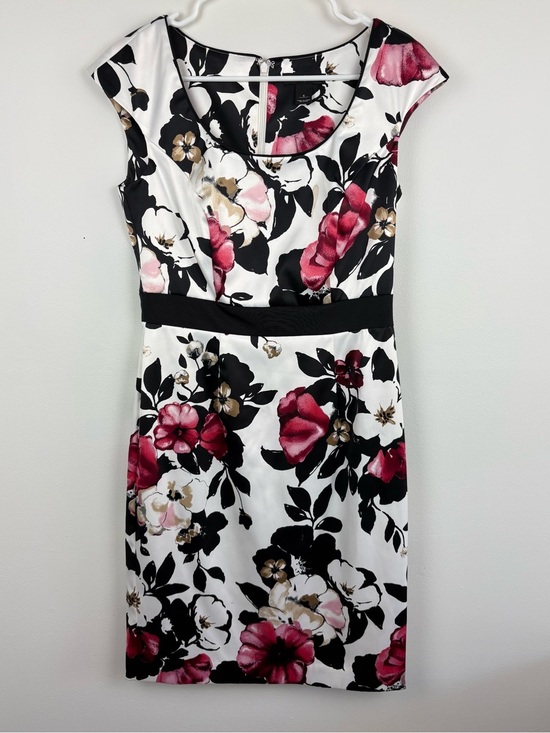 White House Black Market Dresses & Skirts - WHBM Floral Sheath Dress Size 6 EUC Semi-Formal Modern Office Wear Fitted Garden